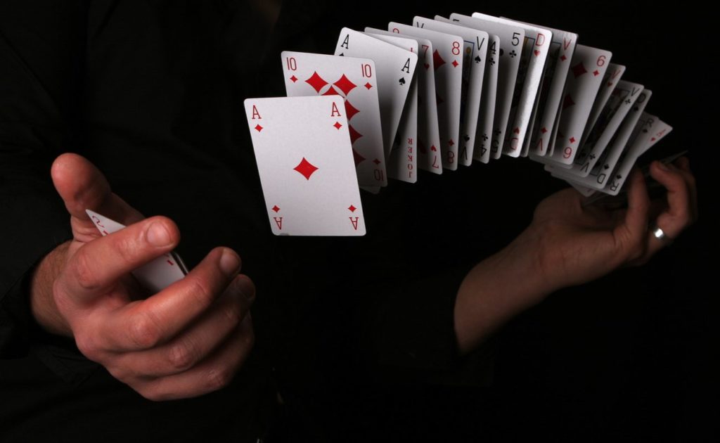 How to a Card Dealer Online Casino