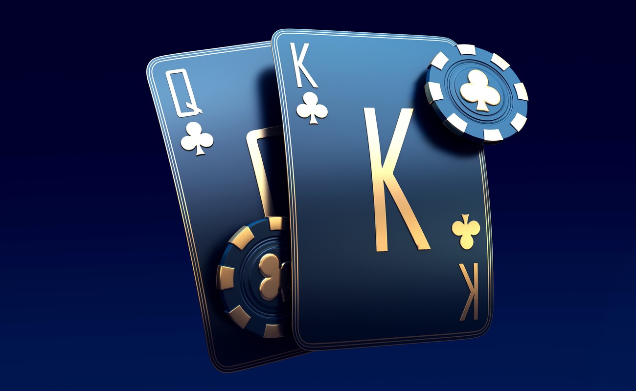 A queen and king of clubs with two poker chips.