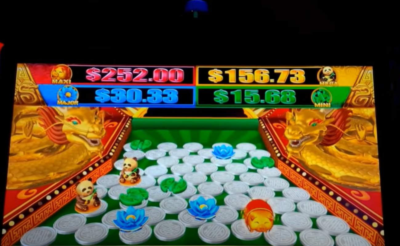 Lion Carnival online slot game.