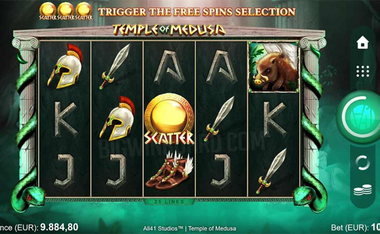 Temple of Medusa online slot game screenshot.