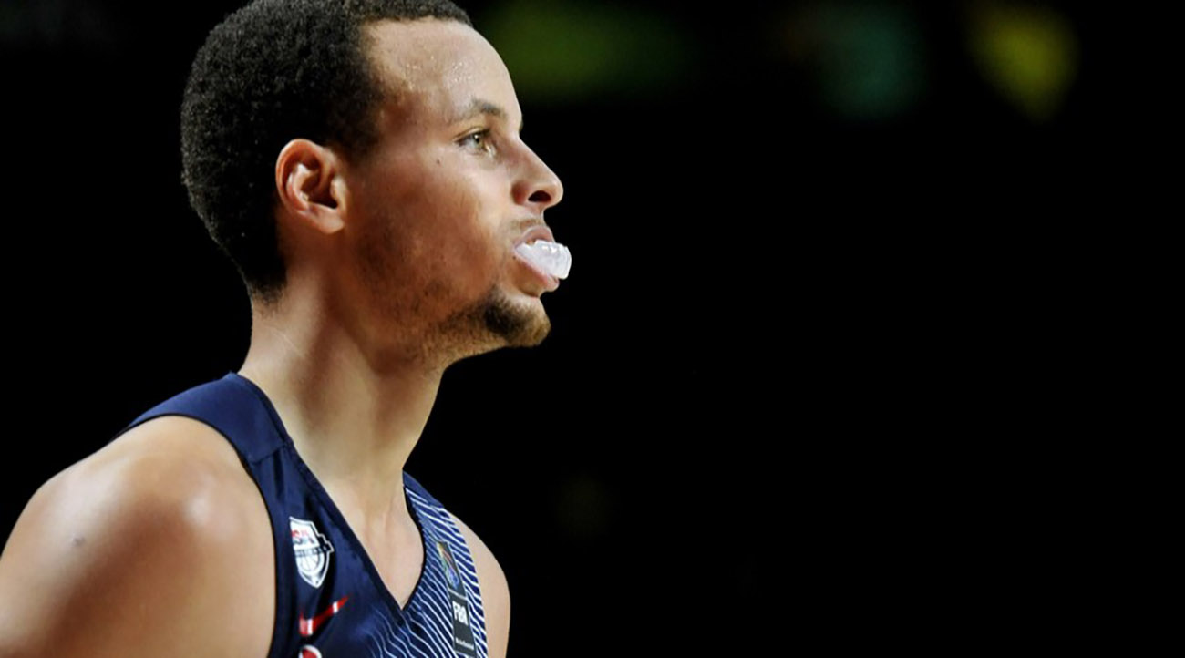 Stephen Curry in the basketball court
