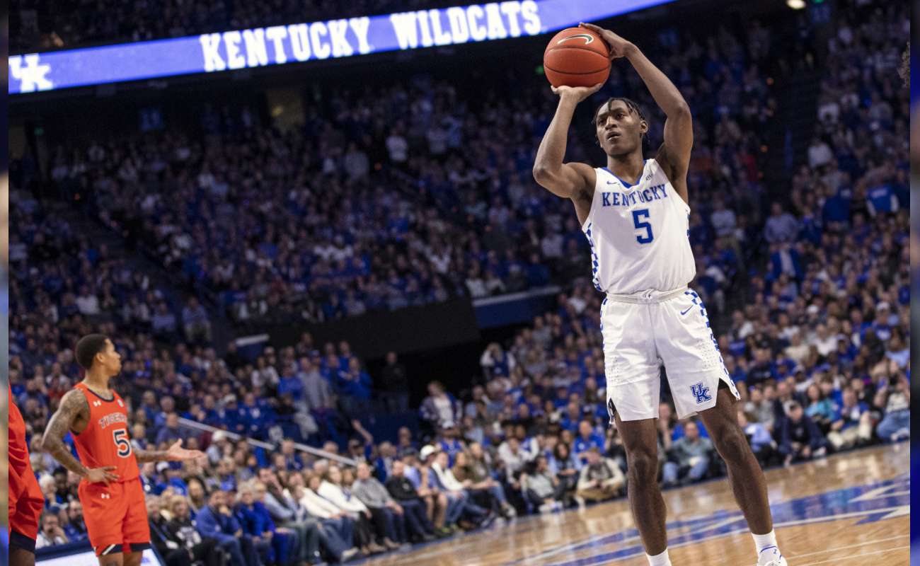 Immanuel Quickley #5 of the Kentucky Wildcats shoots a free throw