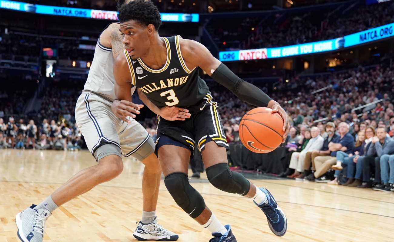 Brandon Slater of Villanova Wildcats dribbles ball during basketball game against Georgetown Hoyas