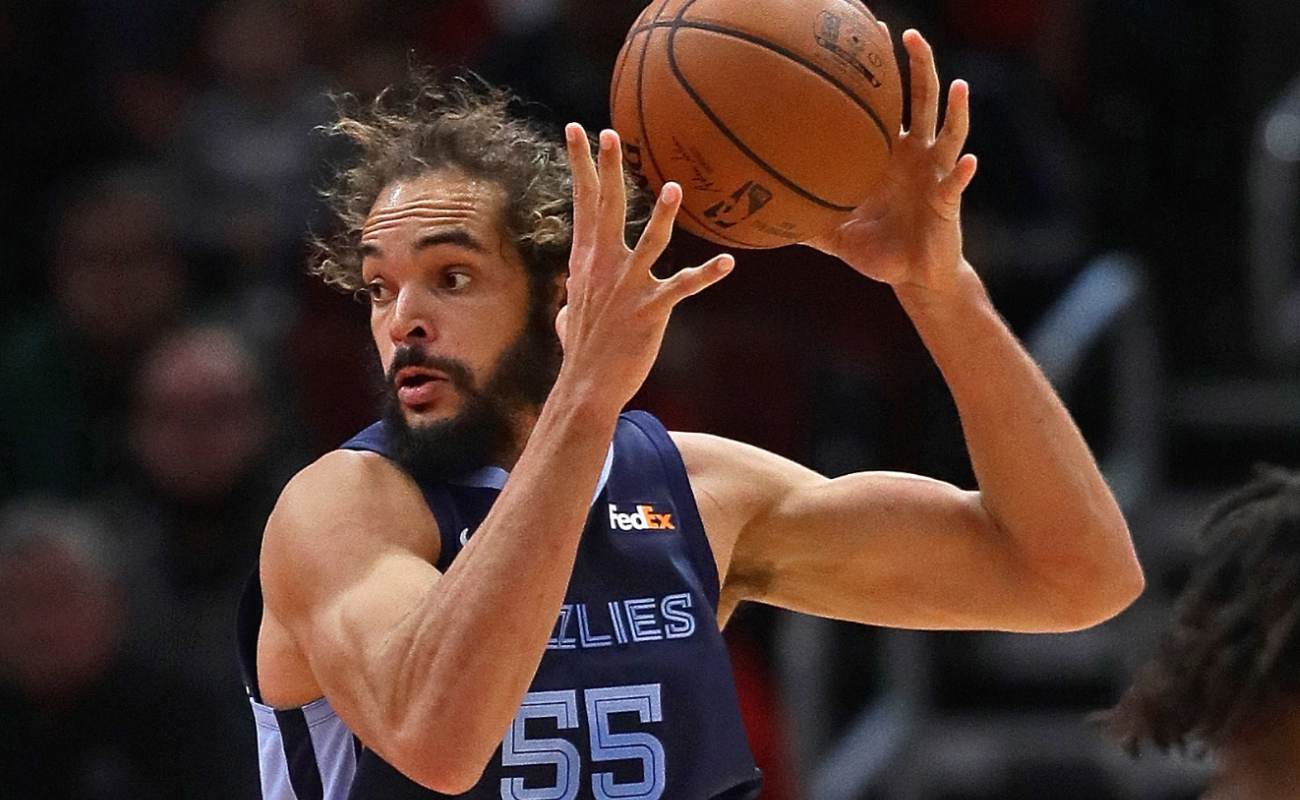 Joakim Noah of Memphis Grizzlies looks to pass against the Chicago Bulls at the United Center