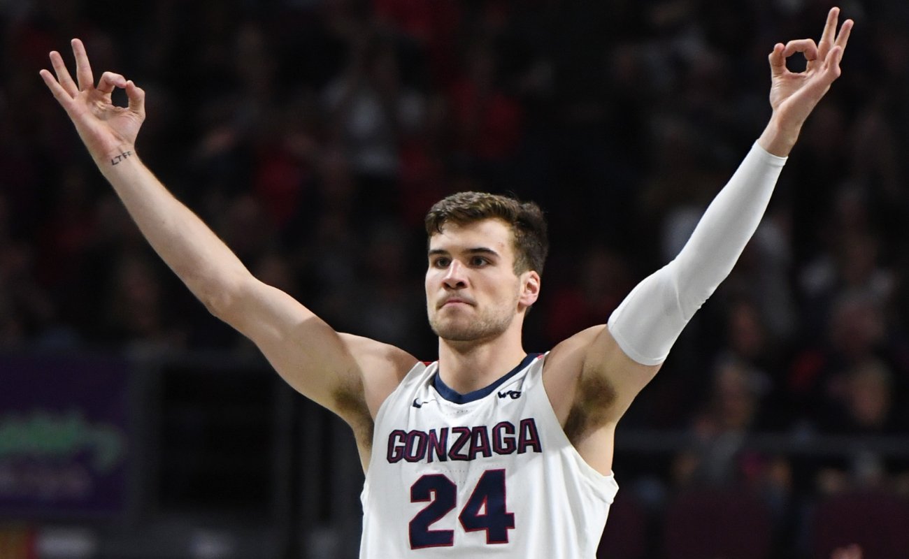 Corey Kispert throws hands up during championship game at West Coast Conference basketball tournament