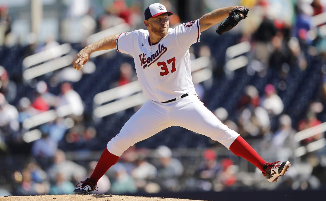Stephen Strasburg #37 of the Washington Nationals delivers a pitch against the Tampa Bay Rays