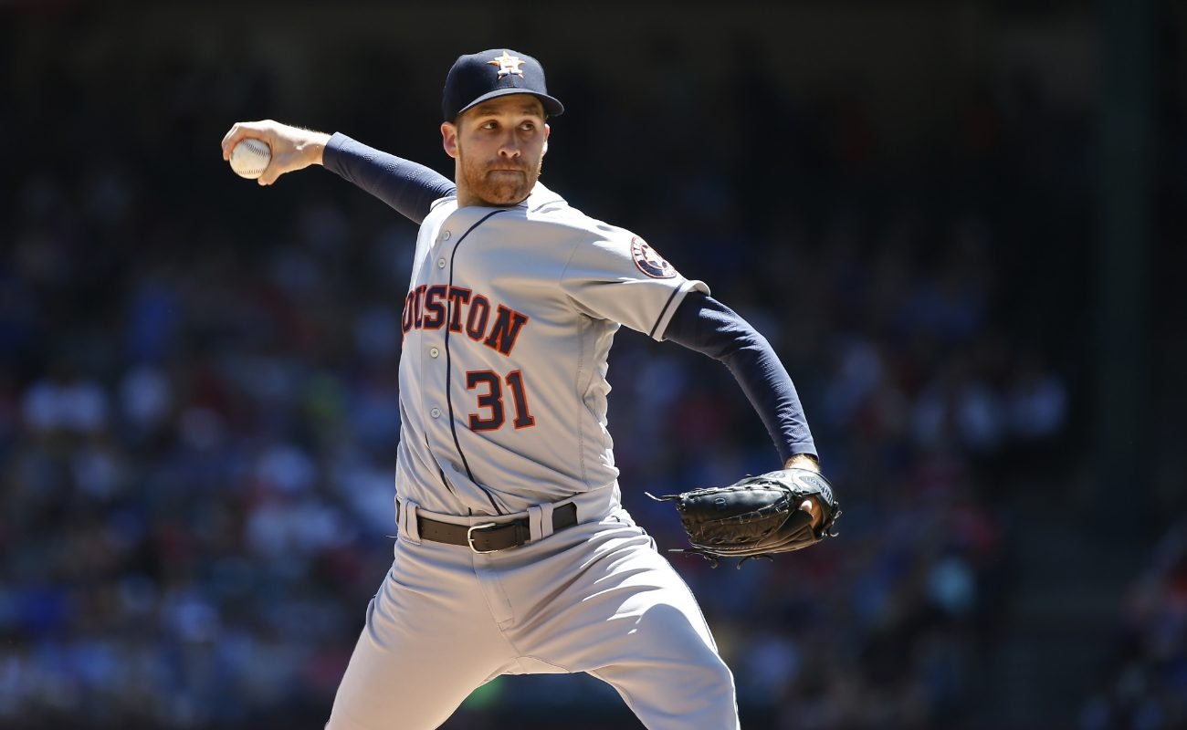 Collin McHugh #31 of the Houston Astros throws against Texas Rangers at Globe Life Park