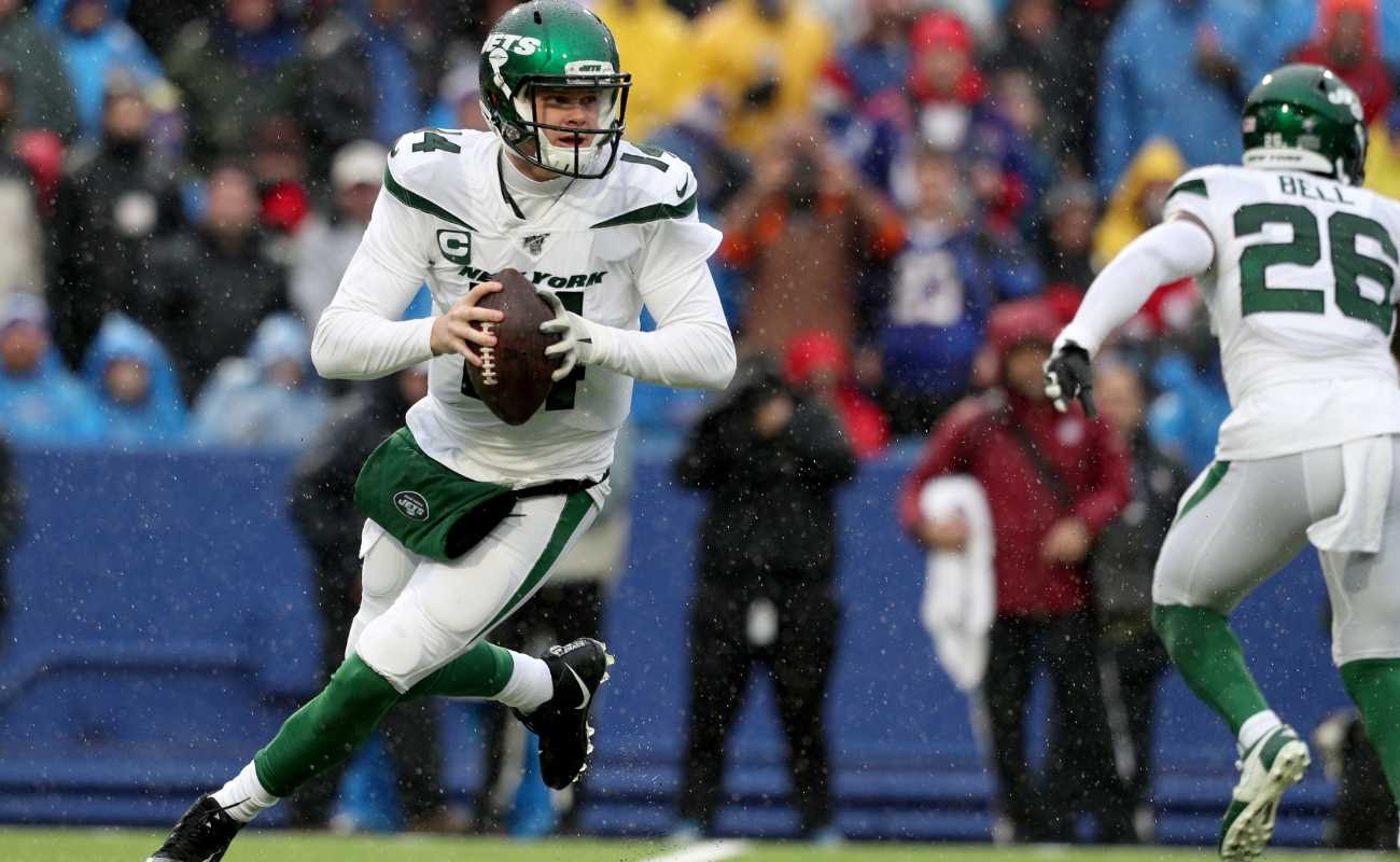 Sam Darnold of New York Jets during NFL game against Buffalo Bills at New Era Field