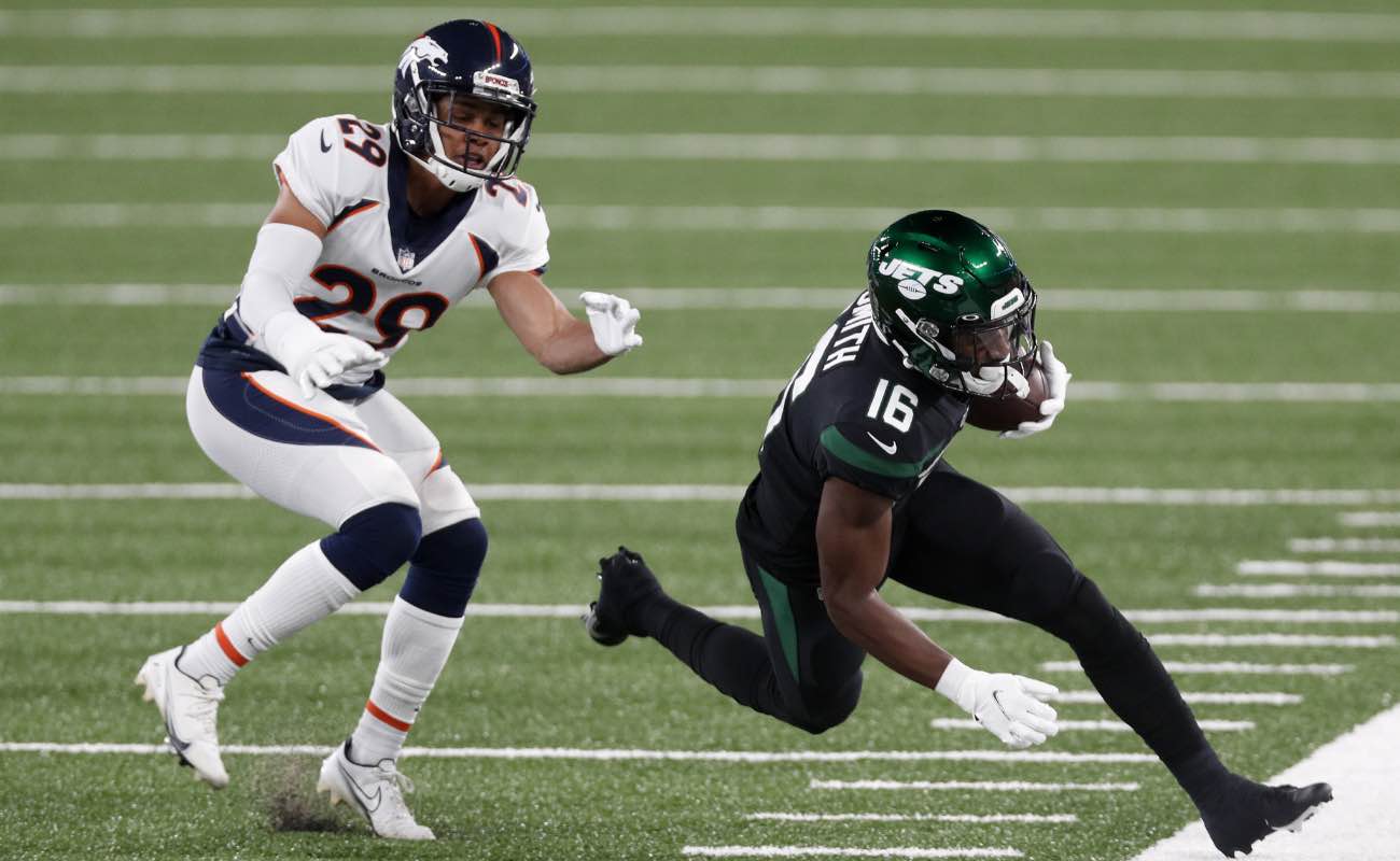 Jeff Smith of New York Jets against Bryce Callahan of Denver Broncos at MetLife Stadium October 2020