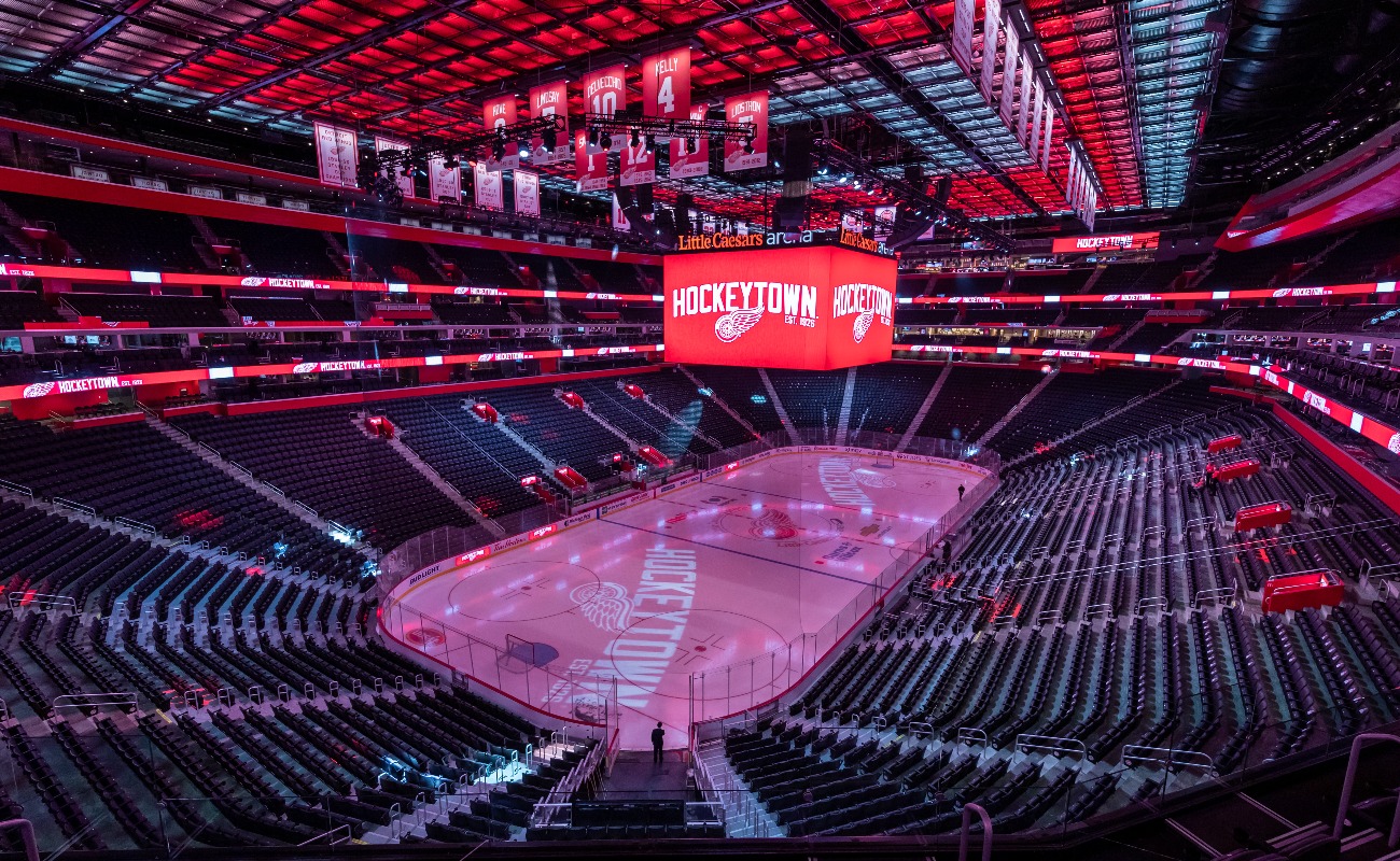 Overview of the empty ice hockey field in the Little Caesars Arena dressed with the Detroit Red Wings colors