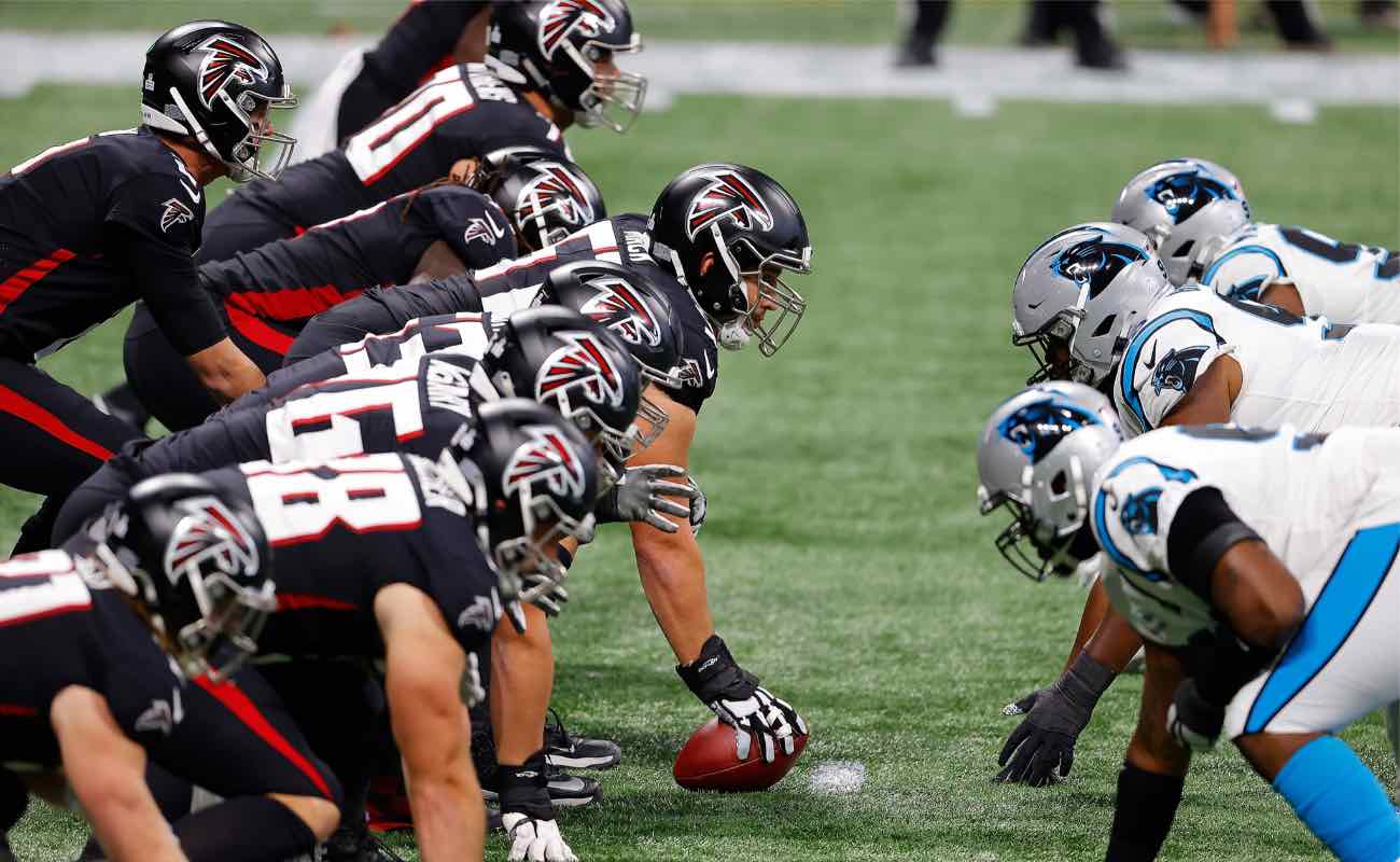 Atlanta Falcons offenses lines against Carolina Panthers defense at Mercedes-Benz Stadium October 2020
