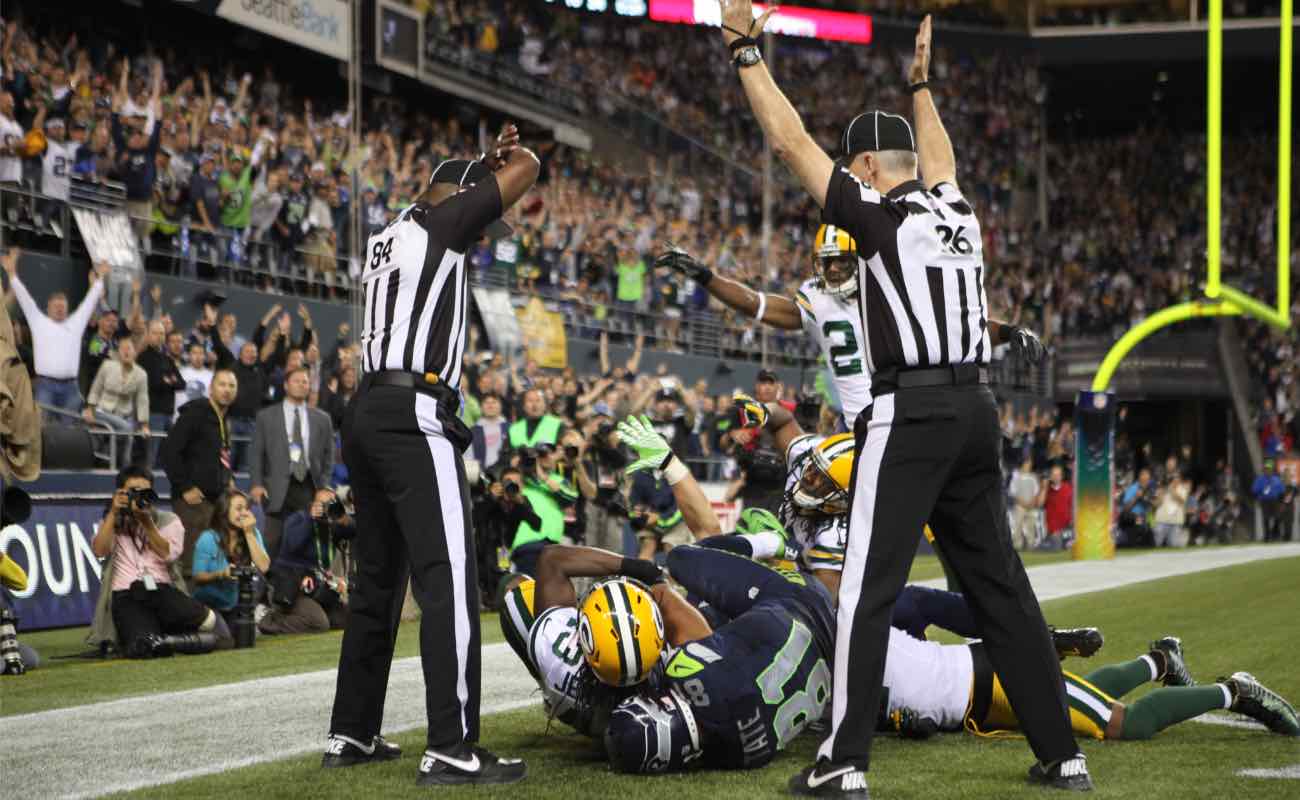 Golden Tate of Seattle Seahawks makes a catch against Green Bay Packers at CenturyLink Field on September 24, 2012. Photo by Otto Greule Jr/Getty Images.