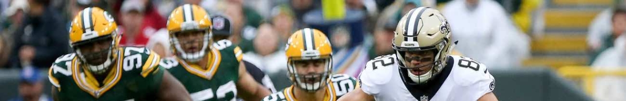 Coby Fleener of New Orleans Saints runs with the ball against Green Bay Packers at Lambeau Field October 2017