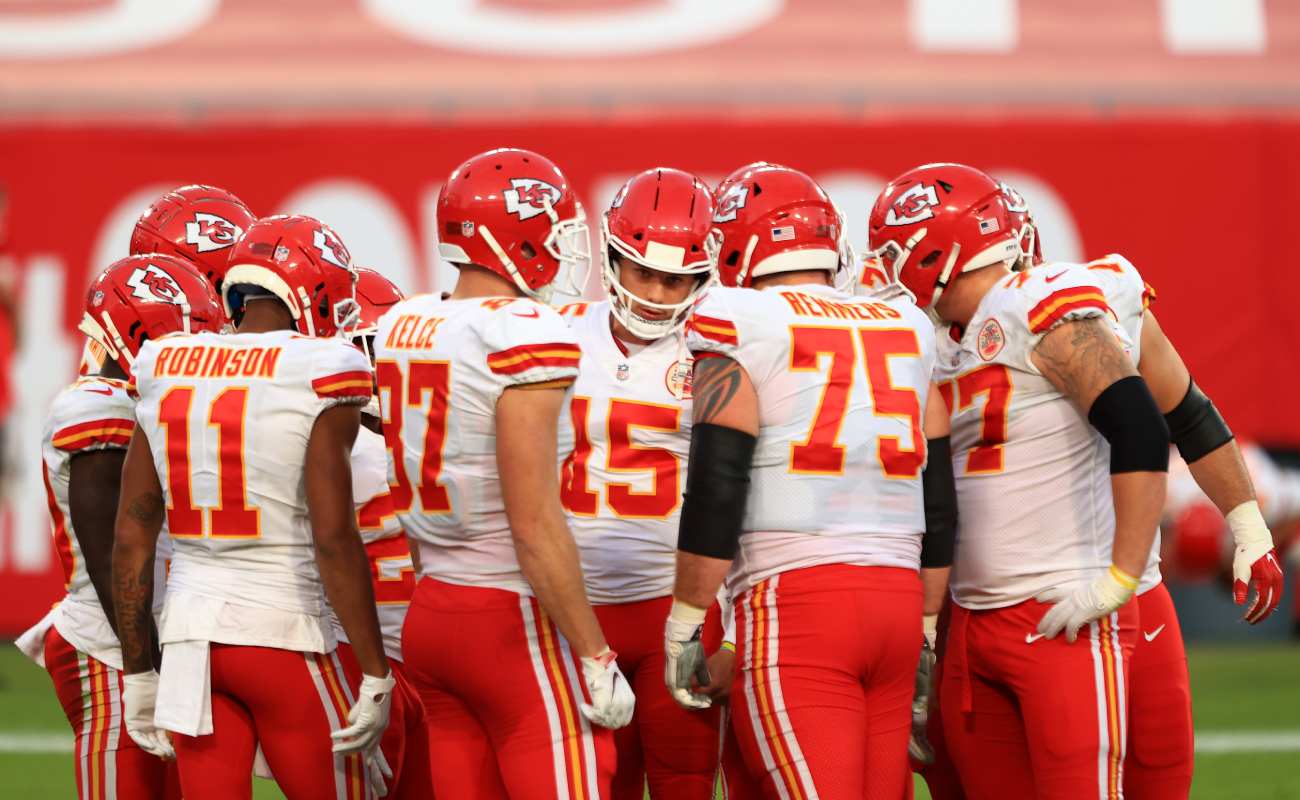 The Kansas City Chiefs huddle. Photo by Mike Ehrmann/Getty Images