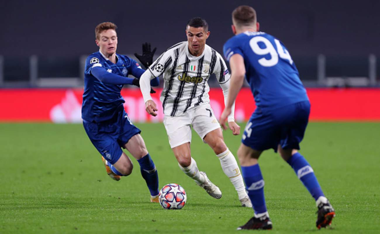 Cristiano Ronaldo of Juventus Dribbles Between Two Kyiv Players - Photo by SPORTINFOTO