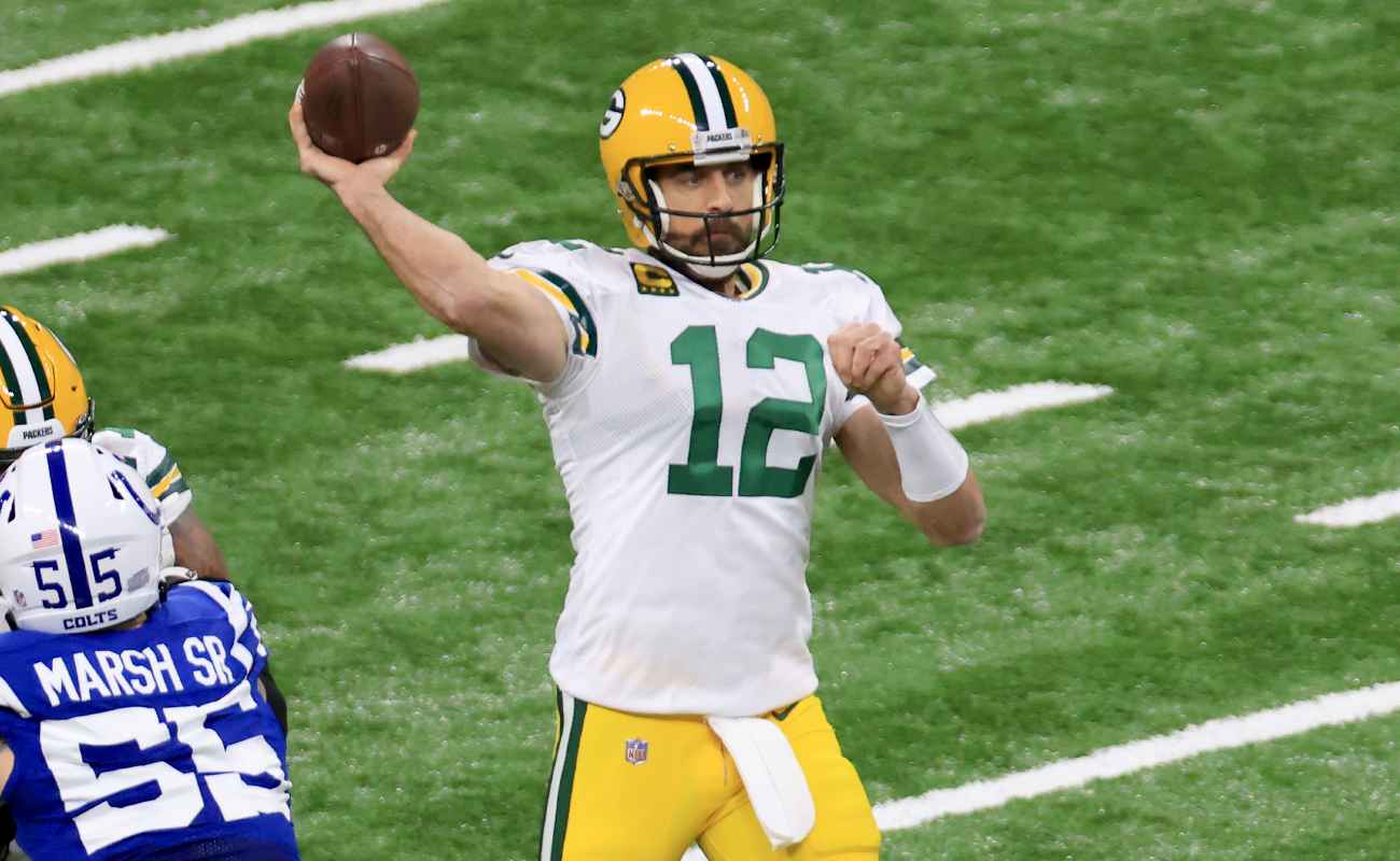 Aaron Rodgers Throws a Pass. Photo By Justin Casterline