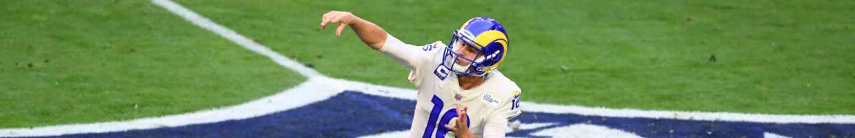 GLENDALE, ARIZONA - DECEMBER 06: Jared Goff #16 of the Los Angeles Rams throws the ball against the Arizona Cardinals at State Farm Stadium on December 06, 2020 in Glendale, Arizona. (Photo by Norm Hall/Getty Images)