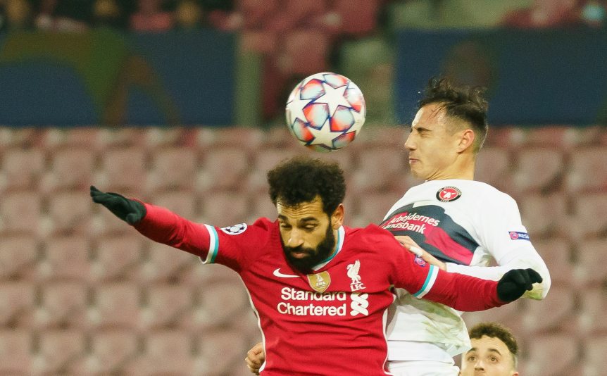 HERNING, DENMARK - DECEMBER 09: (BILD ZEITUNG OUT) Mohamed Salah of FC Liverpool and Dion Cools of FC Midtjylland battle for the ball during the UEFA Champions League Group D stage match between FC Midtjylland and Liverpool FC at MCH Arena on December 9, 2020 in Herning, Denmark. (Photo by Gaston Szermann/DeFodi Images via Getty Images)