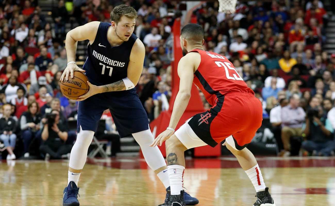 Luka Doncic #77 of the Dallas Mavericks controls the ball defended by Austin Rivers #25 of the Houston Rockets in the second half at Toyota Center on November 24, 2019 in Houston, Texas. (Photo by Tim Warner/Getty Images)