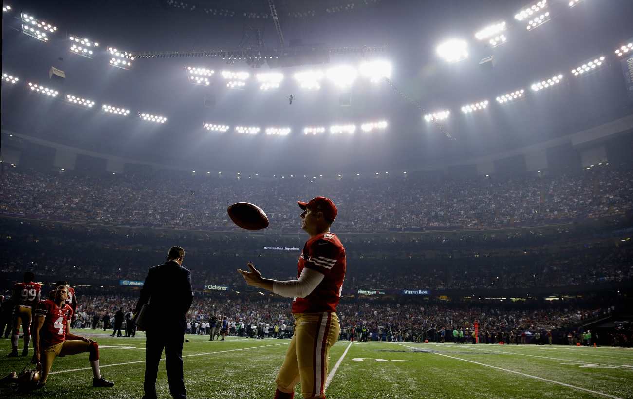 NEW ORLEANS, LA - FEBRUARY 03: David Akers #2 of the San Francisco 49ers waits during a power outage that occurred in the third quarter that caused a 34-minute delay during Super Bowl XLVII against the Baltimore Ravens at the Mercedes-Benz Superdome on February 3, 2013 in New Orleans, Louisiana. (Photo by Ezra Shaw/Getty Images)