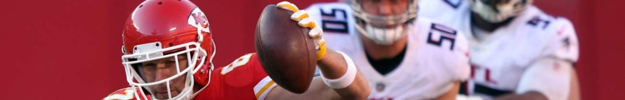 Tight end Travis Kelce #87 of the Kansas City Chiefs in action during the game against the Atlanta Falcons at Arrowhead Stadium on December 27, 2020 in Kansas City, Missouri. (Photo by Jamie Squire/Getty Images)