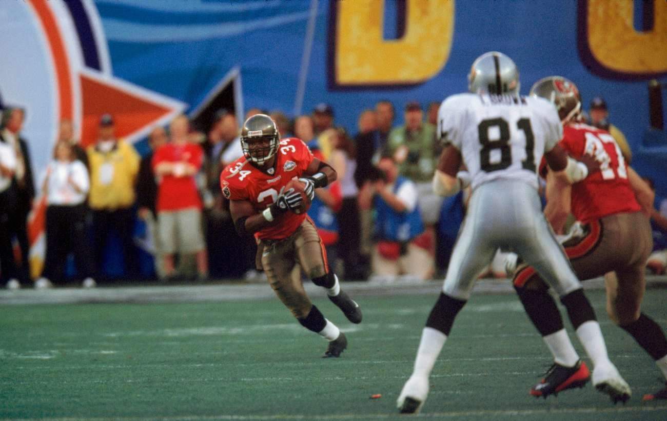 SAN DIEGO, CA - JANUARY 26: Tampa Bay Buccaneers safety Dexter Jackson intercepts a pass against the Oakland Raiders in Super Bowl XXXVII on 01/26/2003. Jackson had 2 of his team's 5 interceptions and was named the most valuable player of Tampa Bay's 48 to 21 victory. (Photo by Michael Zagaris/Getty Images)