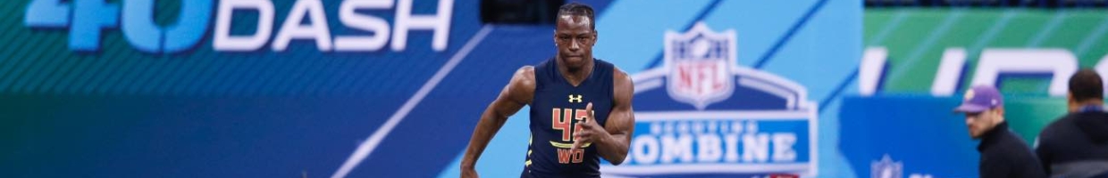 INDIANAPOLIS, IN - MARCH 04: Wide receiver John Ross of Washington runs the 40-yard dash during day four of the NFL Combine at Lucas Oil Stadium on March 4, 2017 in Indianapolis, Indiana. (Photo by Joe Robbins/Getty Images)