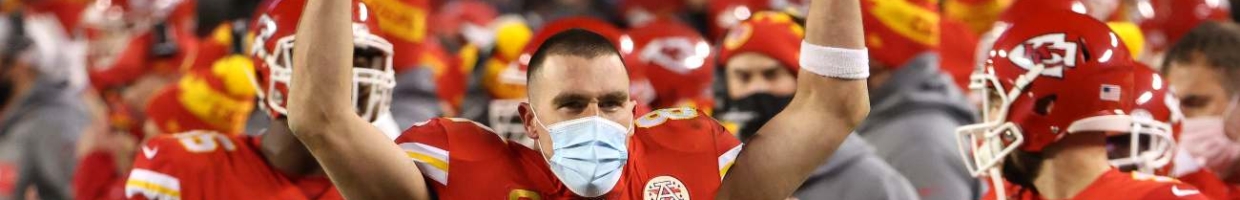 KANSAS CITY, MISSOURI - JANUARY 24: Travis Kelce #87 of the Kansas City Chiefs celebrates on the sideline in the fourth quarter during the AFC Championship game against the Buffalo Bills at Arrowhead Stadium on January 24, 2021 in Kansas City, Missouri. (Photo by Jamie Squire/Getty Images)