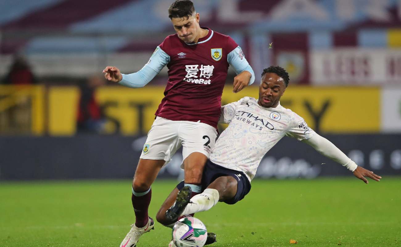 Matthew Lowton of Burnley and Raheem Sterling of Man City battle for the ball - (Photo by MOLLY DARLINGTON/POOL/AFP via Getty Images