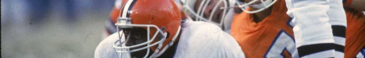 DENVER, CO - JANUARY 17: Running back Earnest Byner #44 of the Cleveland Browns scores a touchdown against the Denver Broncos in the 1987 AFC Championship Game at Mile High Stadium on January 17, 1988 in Denver, Colorado. The Broncos defeated the Browns 38-33. (Photo by John Betancourt/Getty Images)