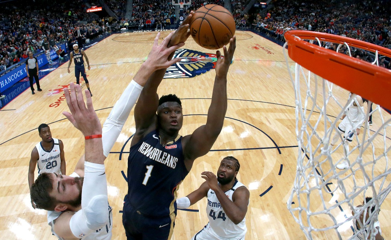Zion Williamson #1 of the New Orleans Pelicans shoots over Jonas Valanciunas #17 of the Memphis Grizzlies during a NBA game at Smoothie King Center on January 31, 2020 in New Orleans, Louisiana. (Photo by Sean Gardner/Getty Images)