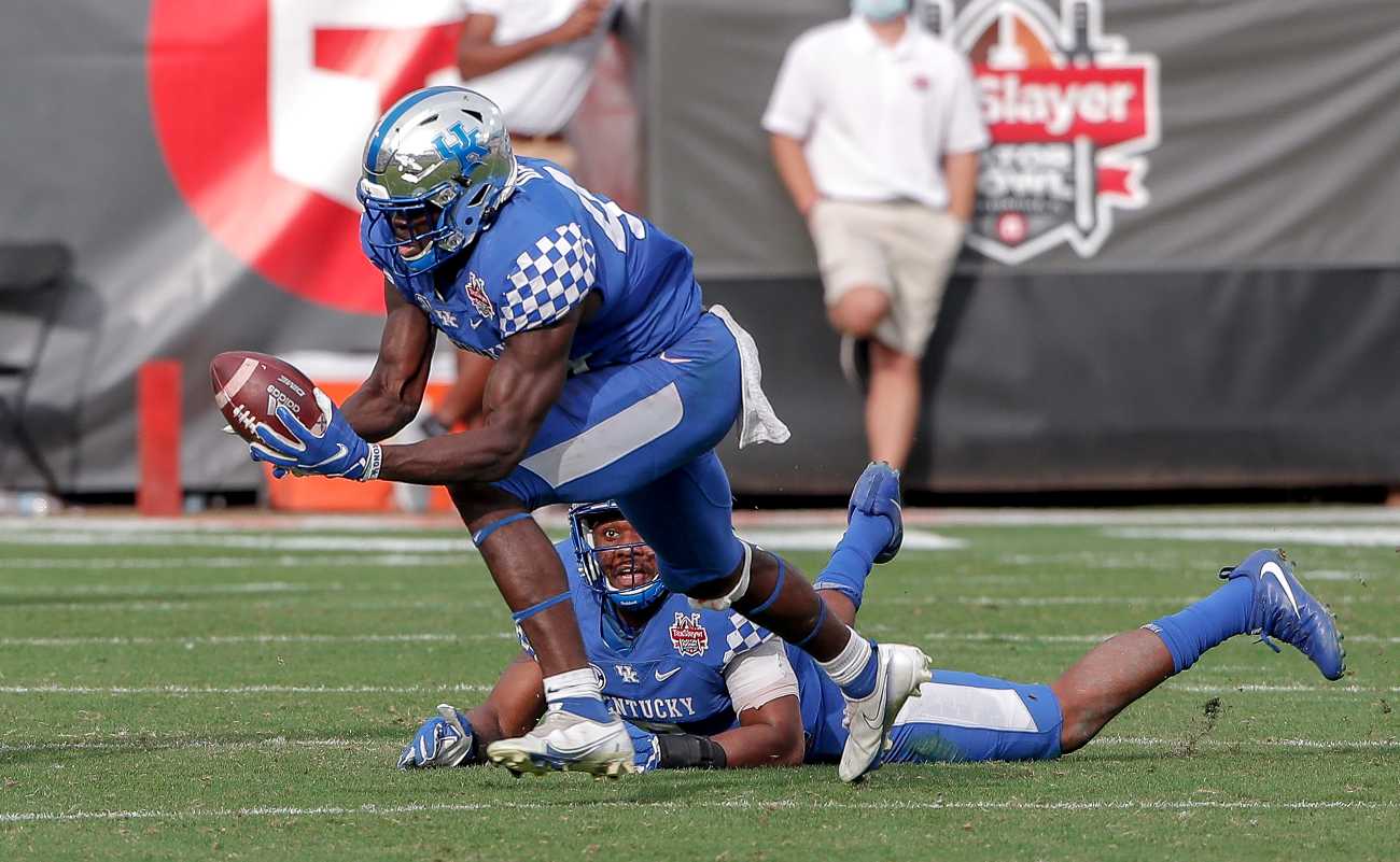 LEXINGTON, KY - OCTOBER 10: Jamin Davis #22 of the Kentucky Wildcats makes a tackle against Kylin Hill #8 of the Mississippi State Bulldogs in the first quarter at Kroger Field on October 10, 2020 in Lexington, Kentucky. (Photo by Joe Robbins/Getty Images)