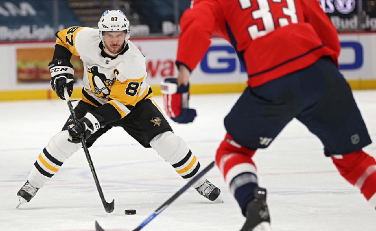 Sidney Crosby of Pittsburgh Penguins skates in front of Zdeno Chara of Washington Capitals at Capital One Arena April 29, 2021.