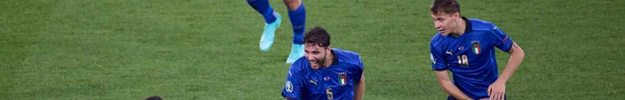 ROME, ITALY - JUNE 16: Manuel Locatelli of Italy celebrates after scoring his team's second goal with his teammates during the UEFA Euro 2020 Championship Group A match between Italy and Switzerland at Olimpico Stadium on June 16, 2021 in Rome, Italy. (Photo by Emmanuele Ciancaglini/Quality Sport Images/Getty Images)